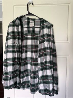 American Eagle Outfitters Green and White Plaid Button-Down Shirt